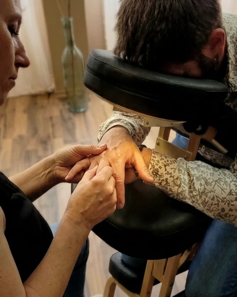 Rituel Palma Amma combinant réflexologie palmaire et massage assis